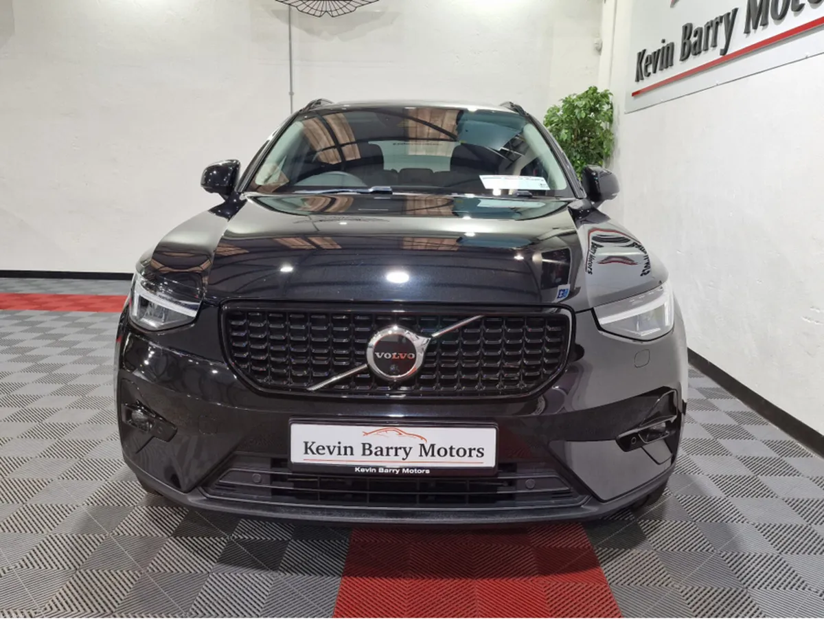Volvo XC40 **DEPOSIT TAKEN** - Image 2
