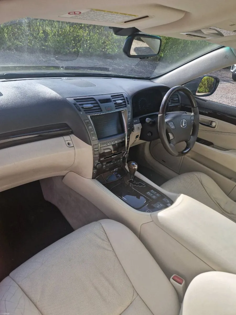 Lexus ls600h - Image 5