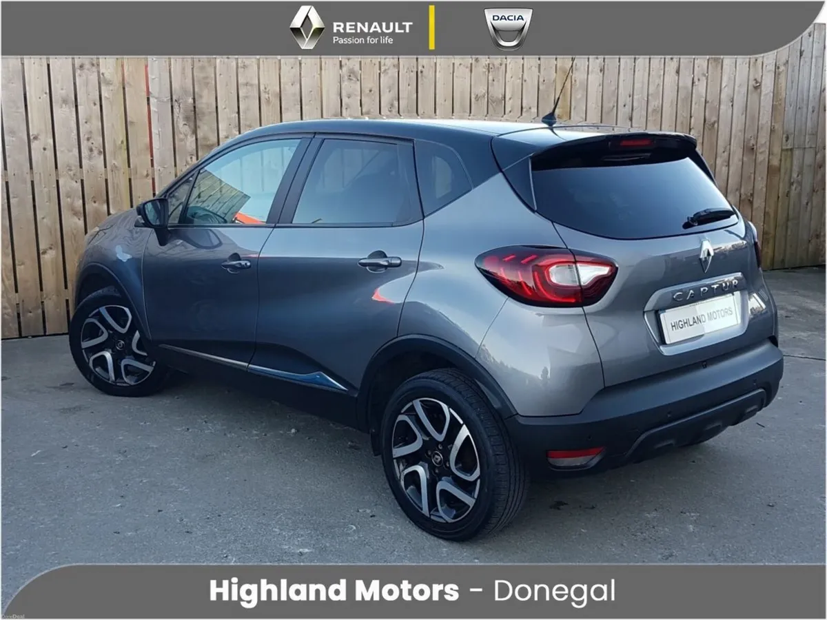 Renault Captur 1.5 dCi 90 ICONIC ** TAKE €1,000 OF - Image 3
