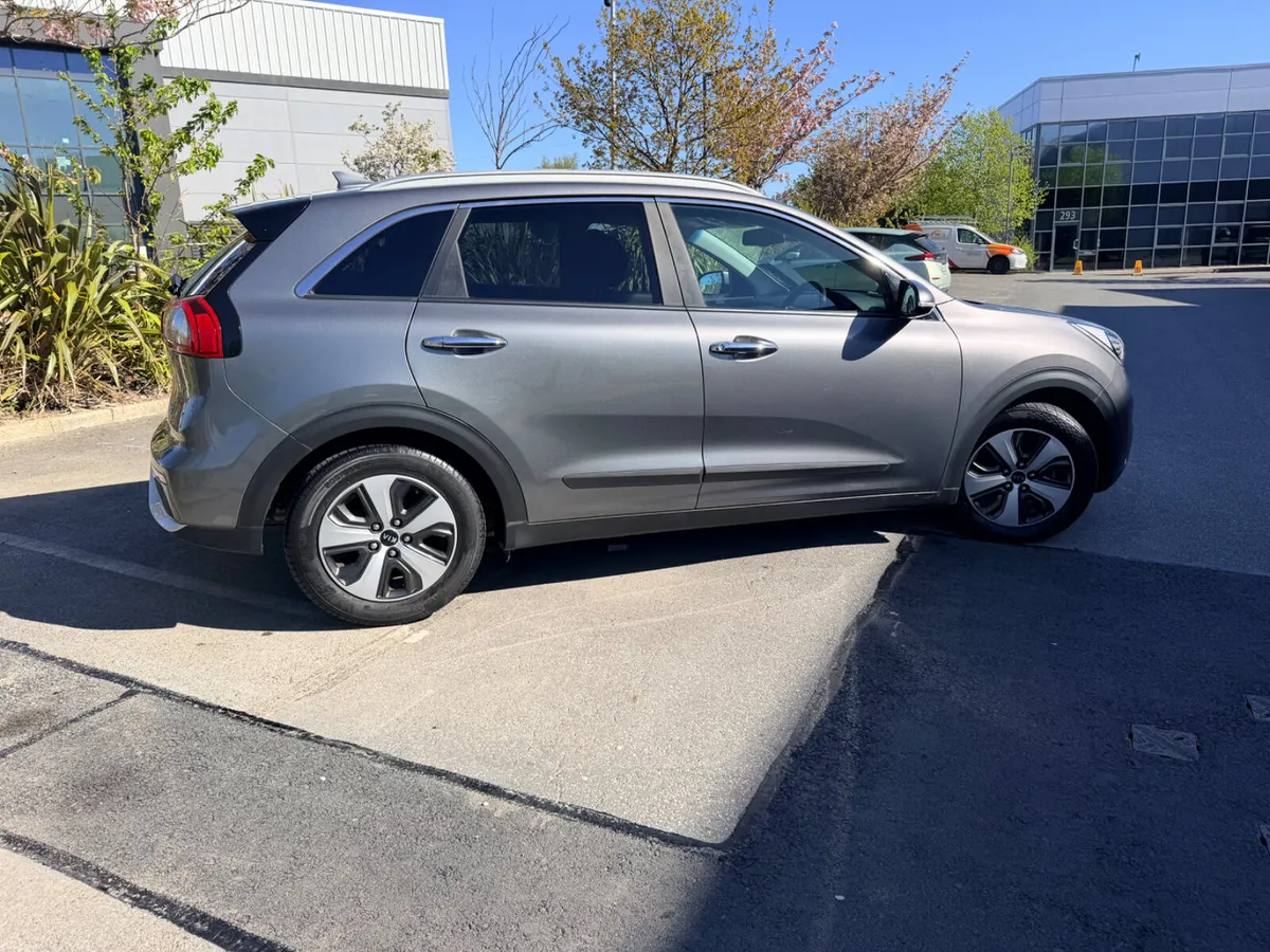 171 Kia Niro 1.6 Petrol / Hybrid ~  Platinum Spec. - Image 3