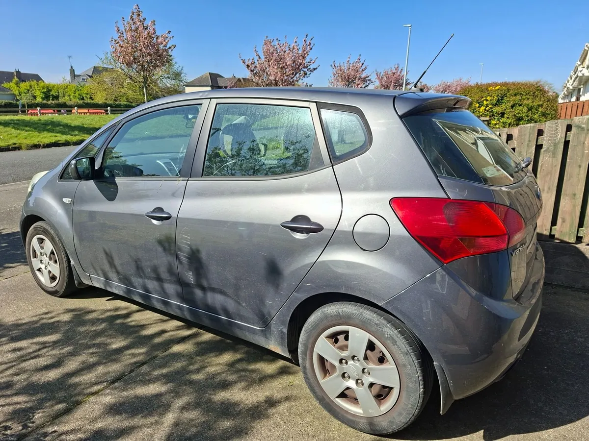 Kia Venga 2010 - Image 2