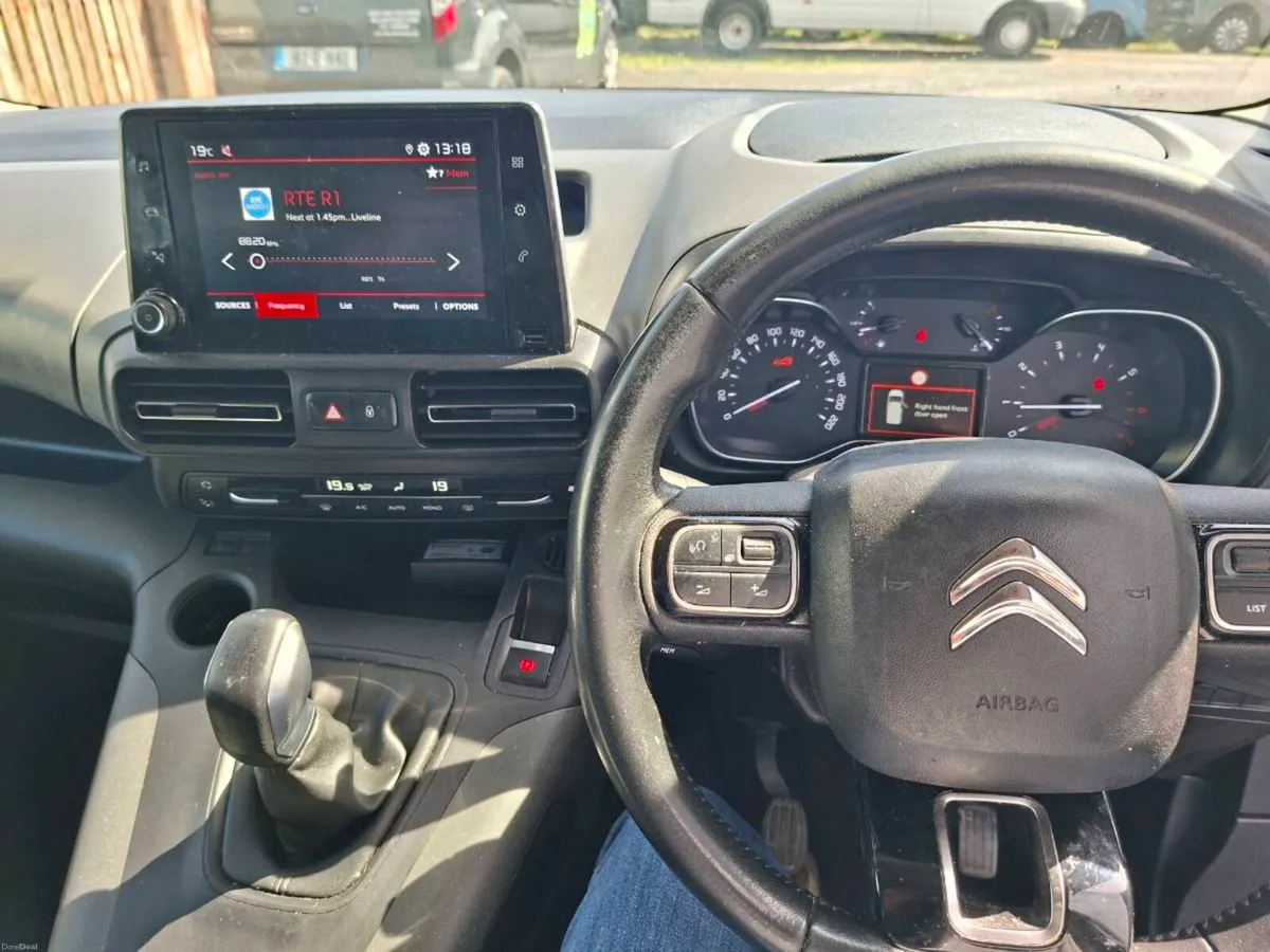 Taxi for sale - Image 4