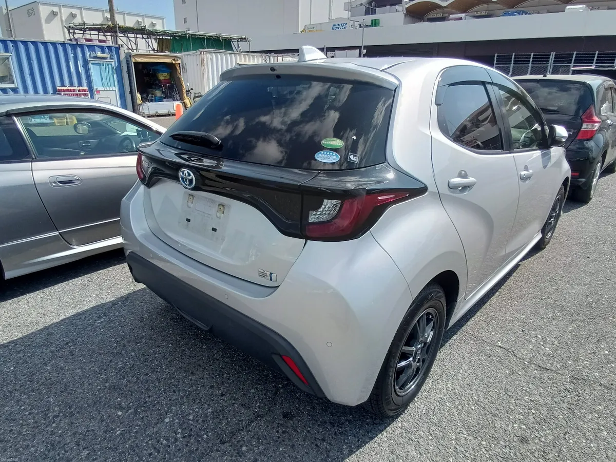2020 Toyota Yaris Hybrid - Image 3