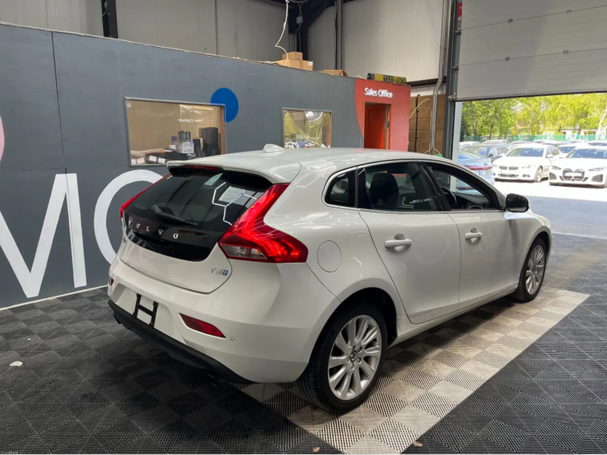 Volvo V40 €11950 2015 VOLVO V40 T3 SE 1.5 AUTOMATI - Image 2