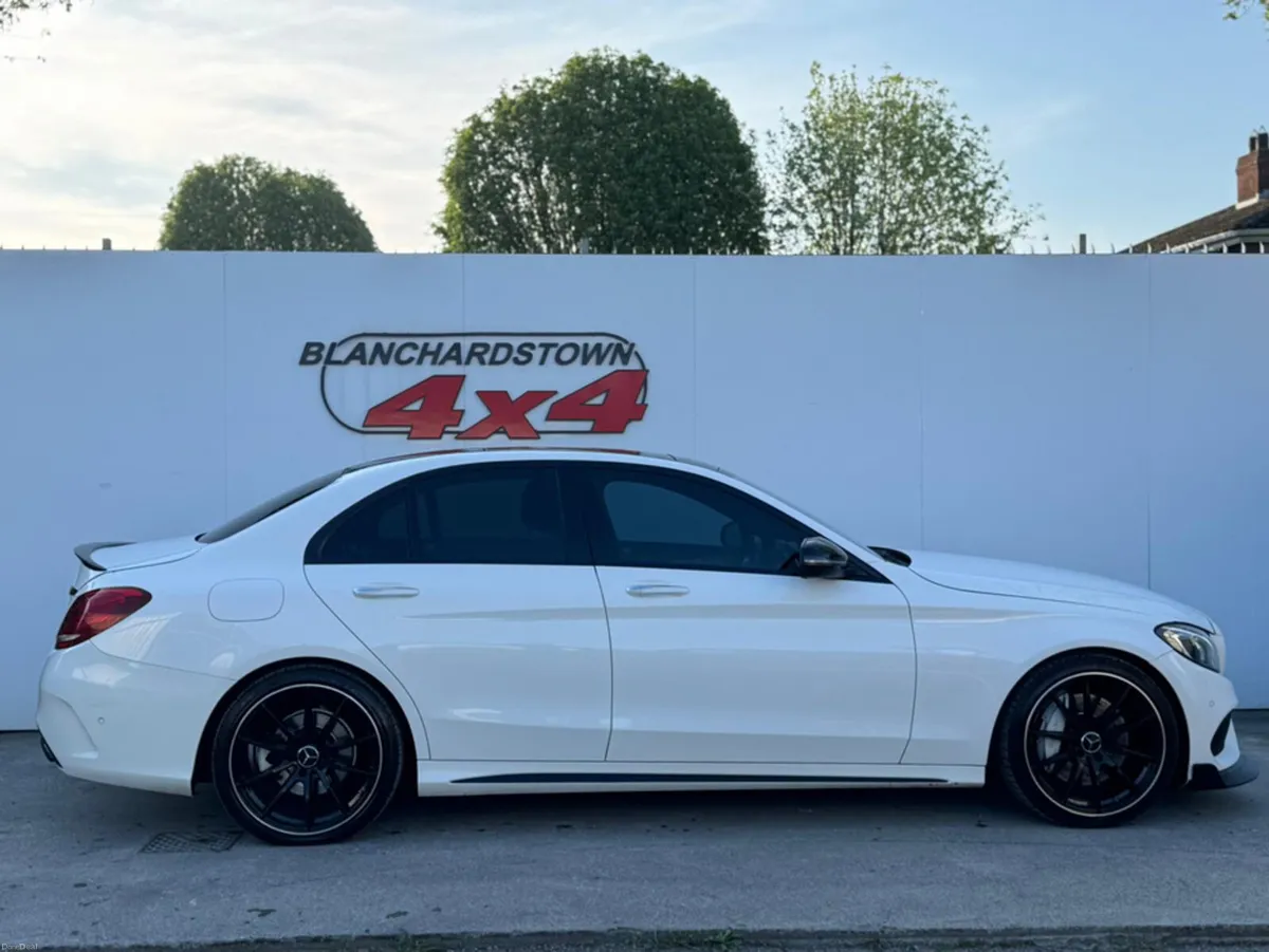 Mercedes-Benz C-Class AMG LINE PREMIUM PLUS AUTO - Image 3