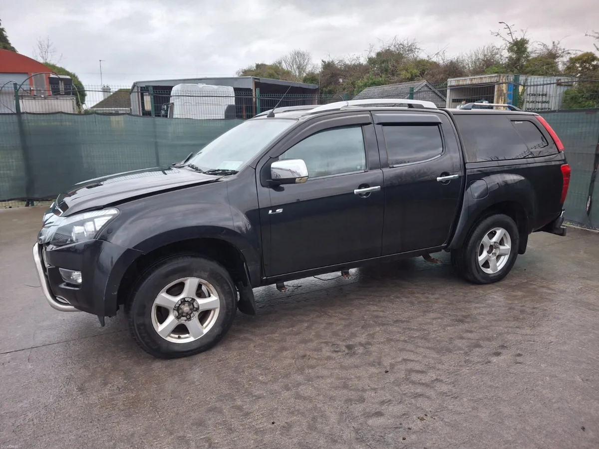 2014 Isuzu D Max 2.5 Diesel 6 speed - Image 2