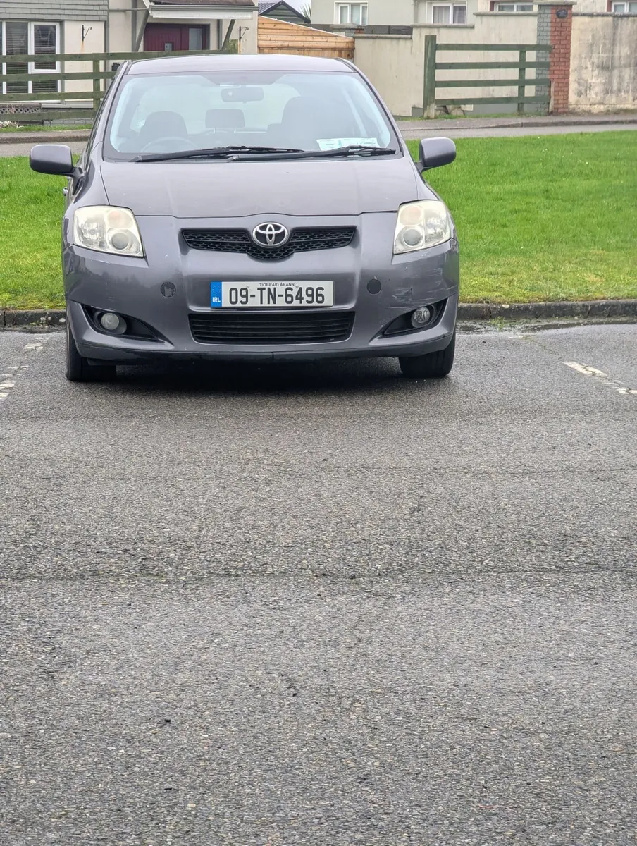 Toyota Auris 2009 - Image 2