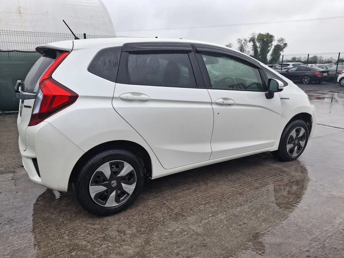 2017 Honda Fit Hybrid Automatic - Image 3