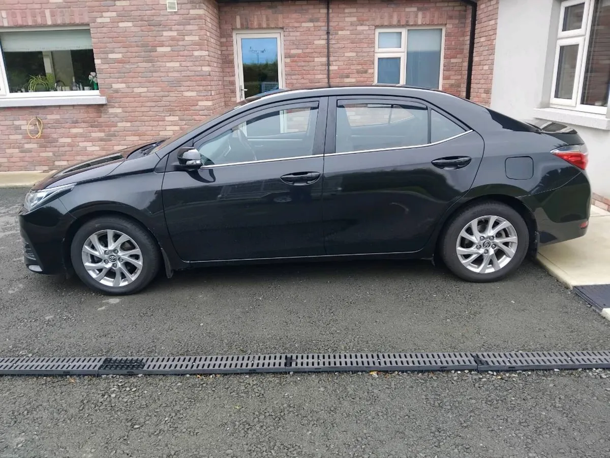 Toyota corolla - Image 3