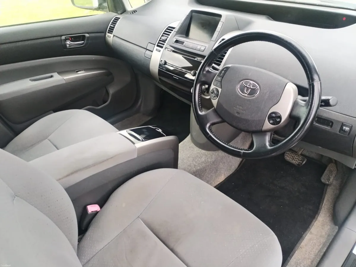 Toyota Prius - Image 4