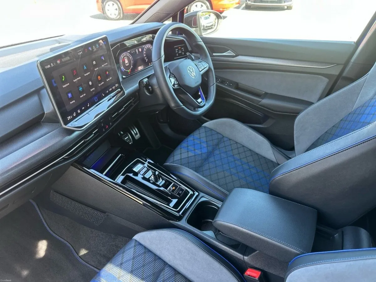 Volkswagen Golf R Black Edition 2.0TSI 330HP 4Moti - Image 3