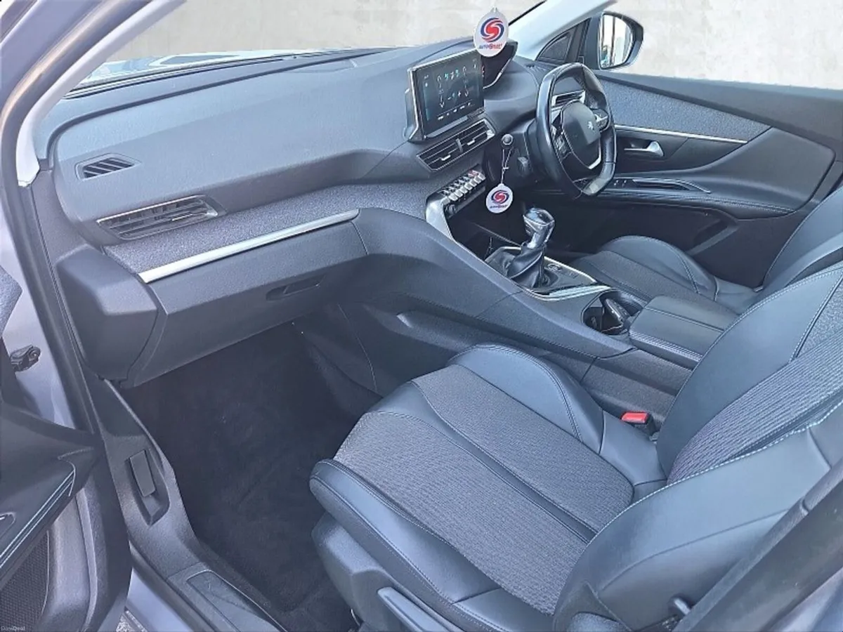 Peugeot 5008 ** 1.5 BLUEHDI 130BHP ALLURE ** TRINI - Image 6