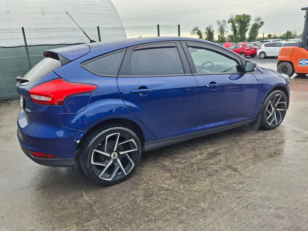 172 Ford Focus Light Damage - Image 3