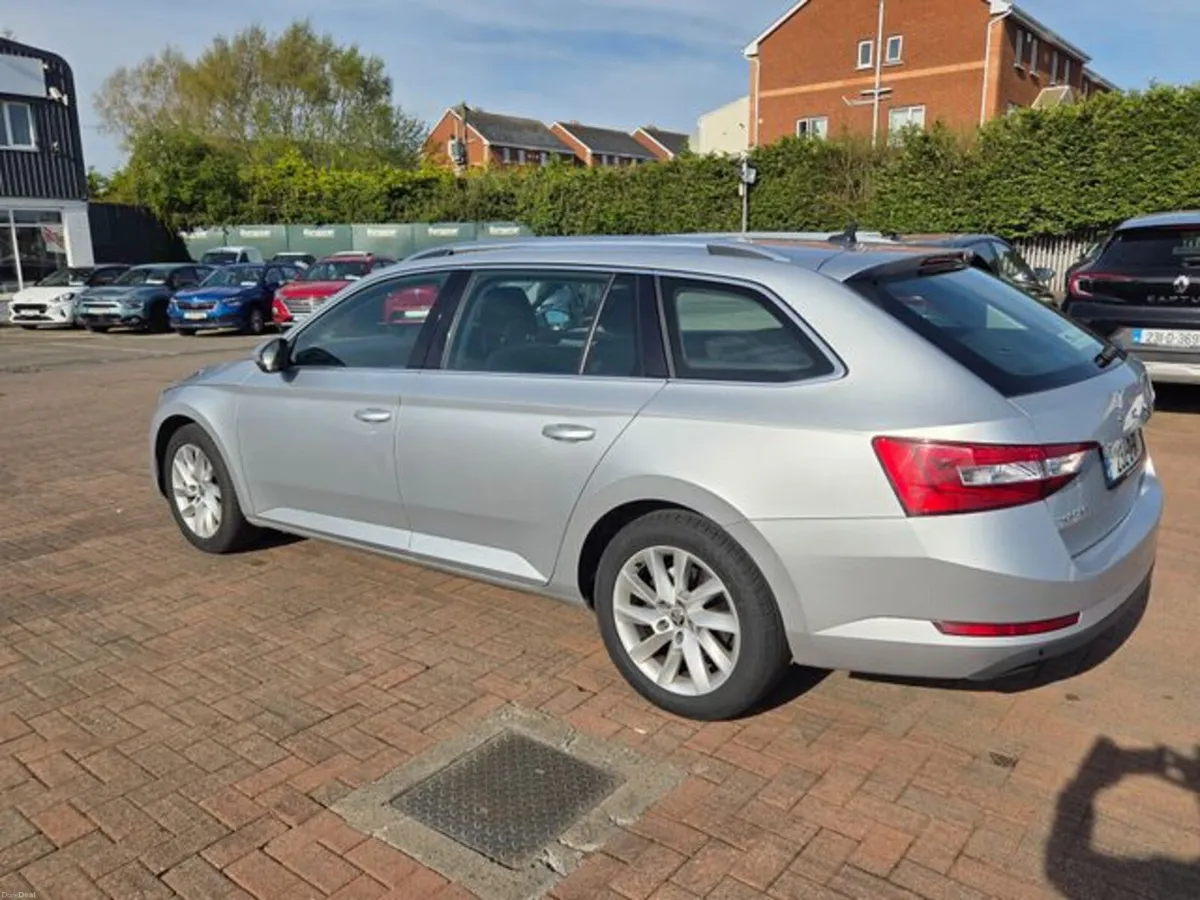 Skoda Superb C AMB 2.0tdi 150HP DSG 5DR AUT - Image 3
