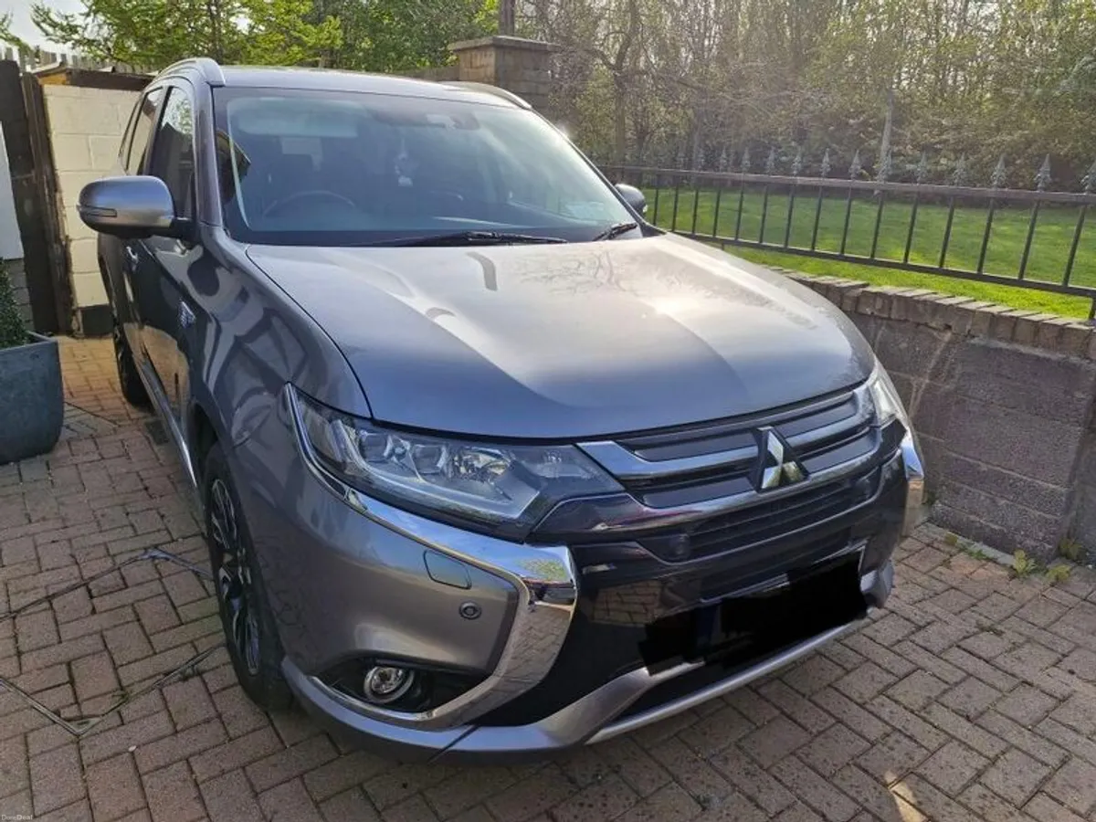 2017 Mitsubishi Outlander - Image 1