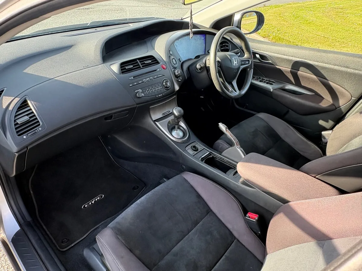 Honda Civic 2011 - Image 3