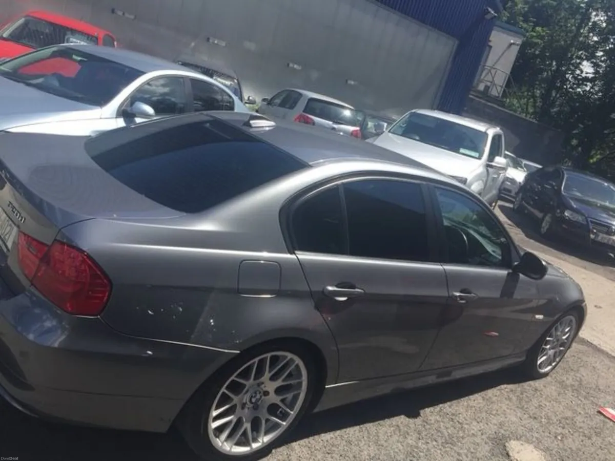 BMW 3-Series 2011 - Image 4