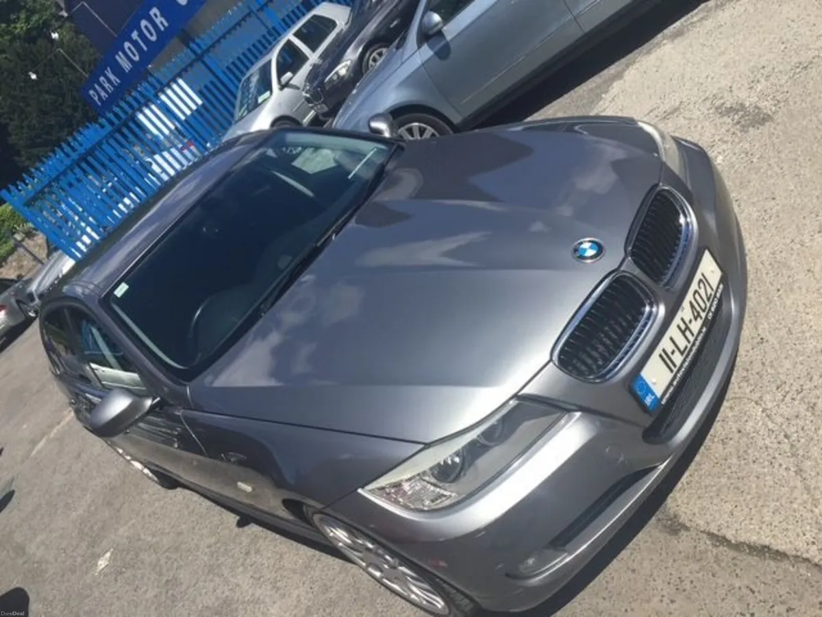 BMW 3-Series 2011 - Image 3