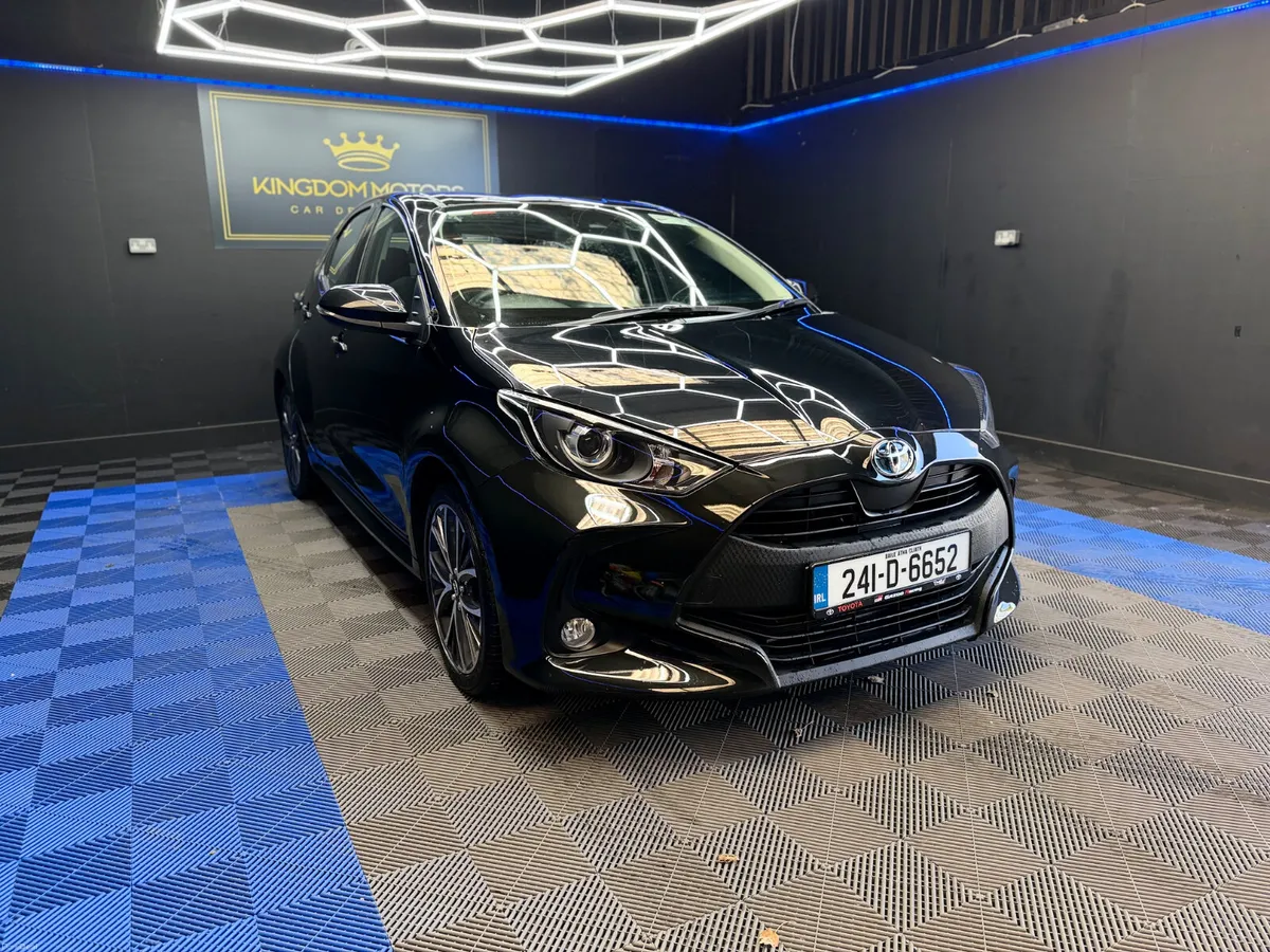 Toyota Yaris 1.5 petrol-hybrid,Automatic - Image 3
