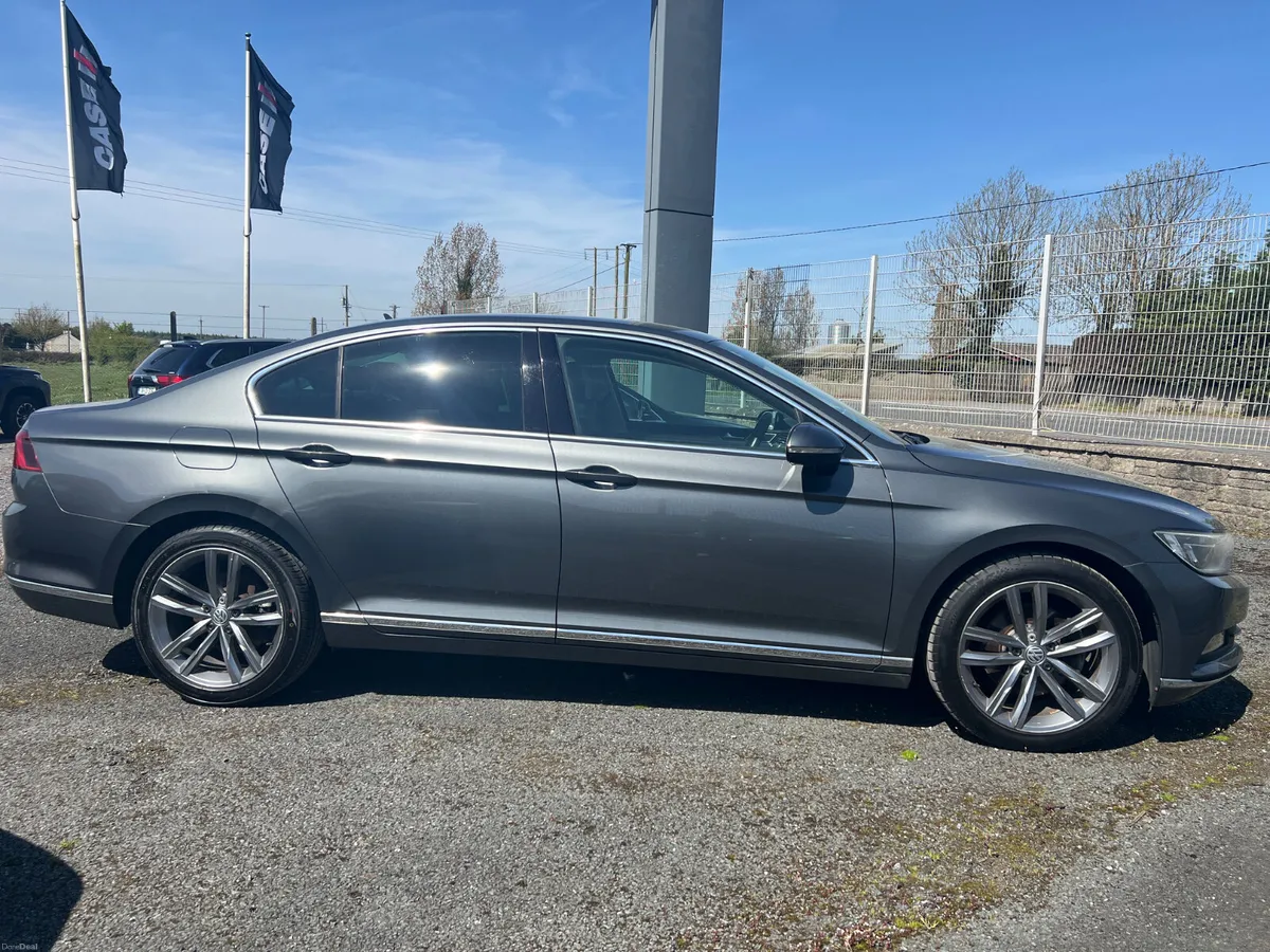 Volkswagen Passat 2016 - Image 2
