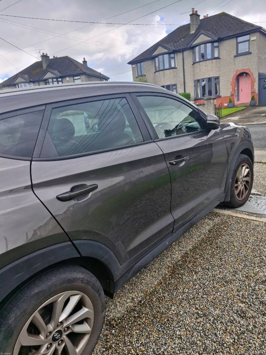 Hyundai Tuscon 172 - Image 2