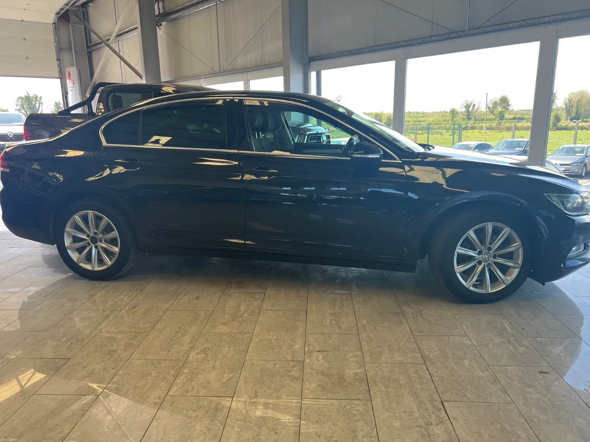 Volkswagen Passat 2015 - Image 2