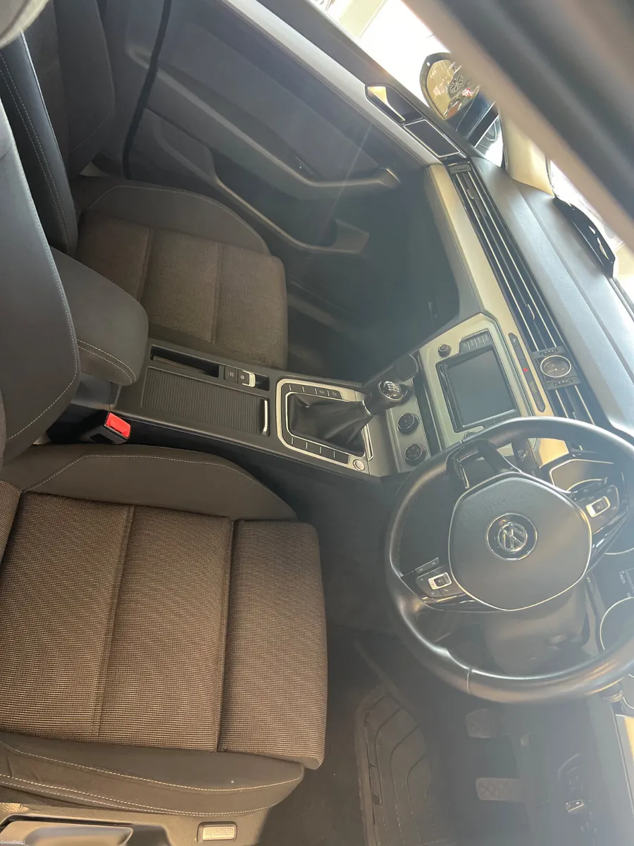 Volkswagen Passat 2015 - Image 5