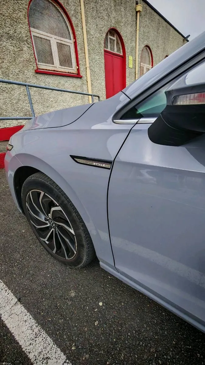 2021 Volkswagen Golf STYLE - Image 2