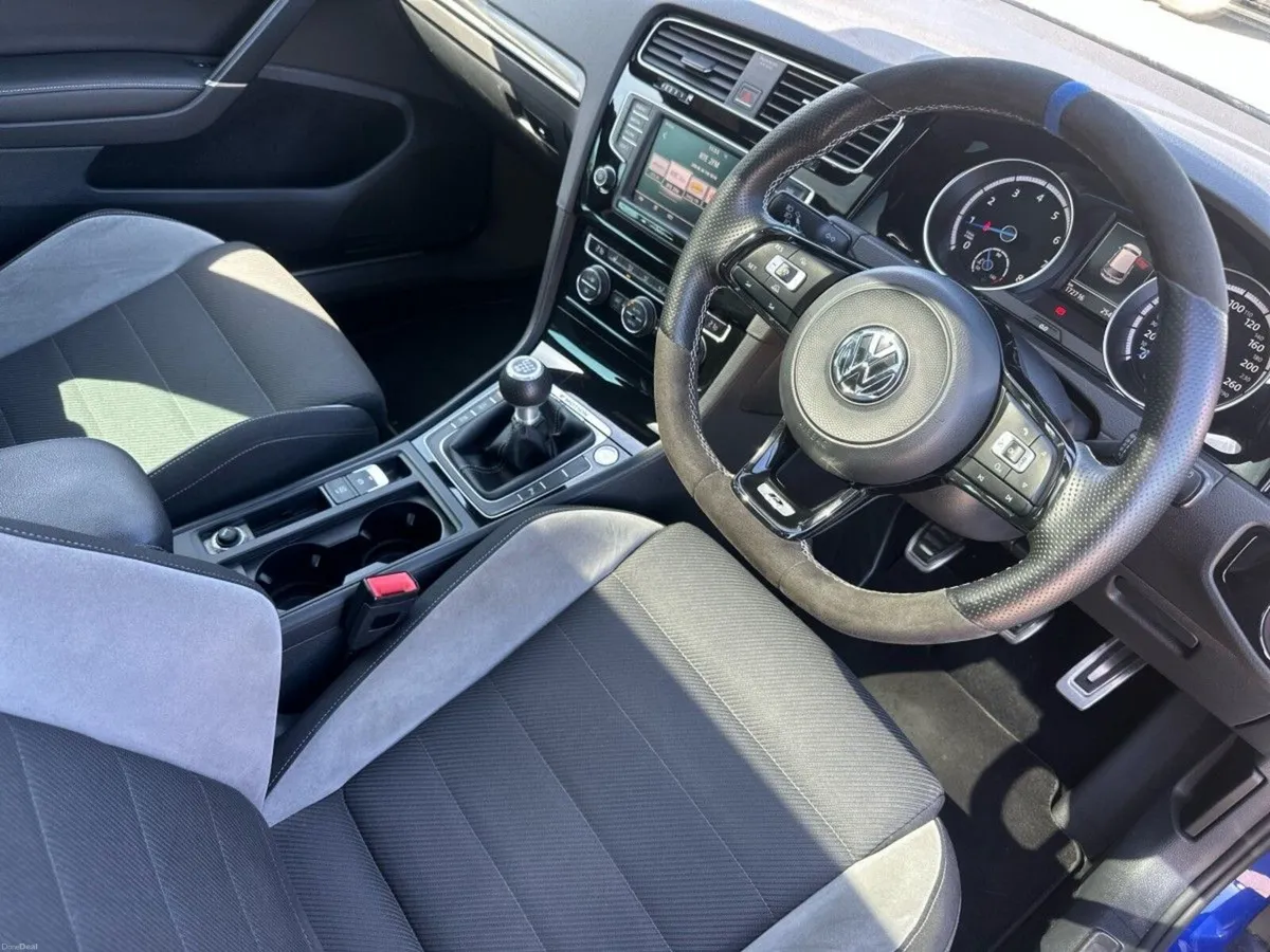 Volkswagen Golf R 2.0TSI 300HP 4MOTION MANUAL - Image 6