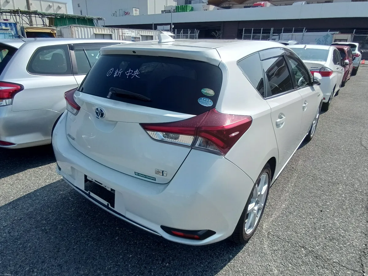 2016 Toyota Auris Hybrid - Image 3