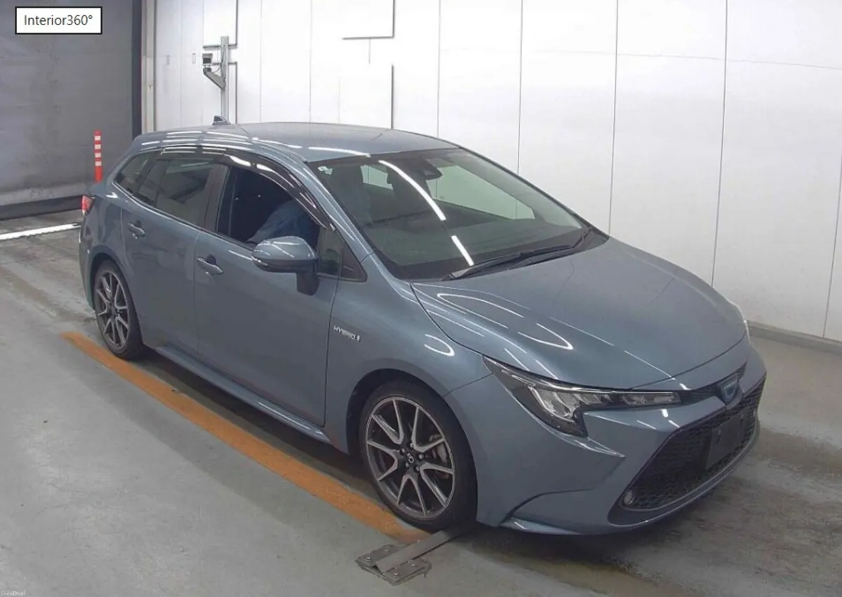 2020 Toyota Corolla Touring Hybrid - Image 5