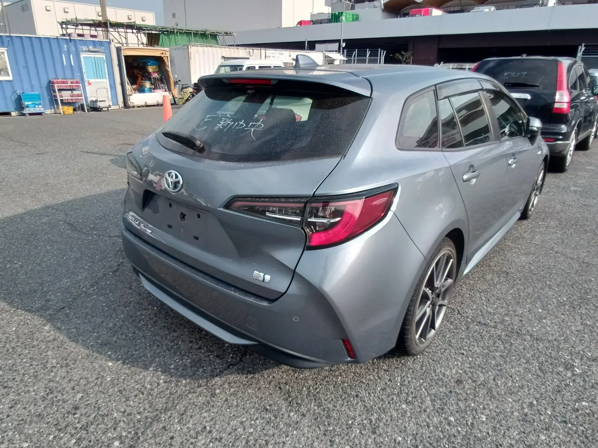 2020 Toyota Corolla Touring Hybrid - Image 3