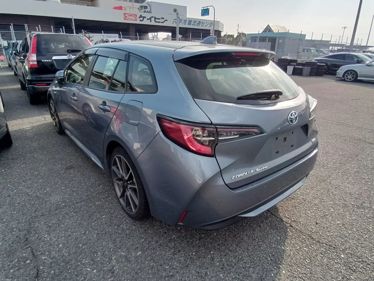 2020 Toyota Corolla Touring Hybrid - Image 4