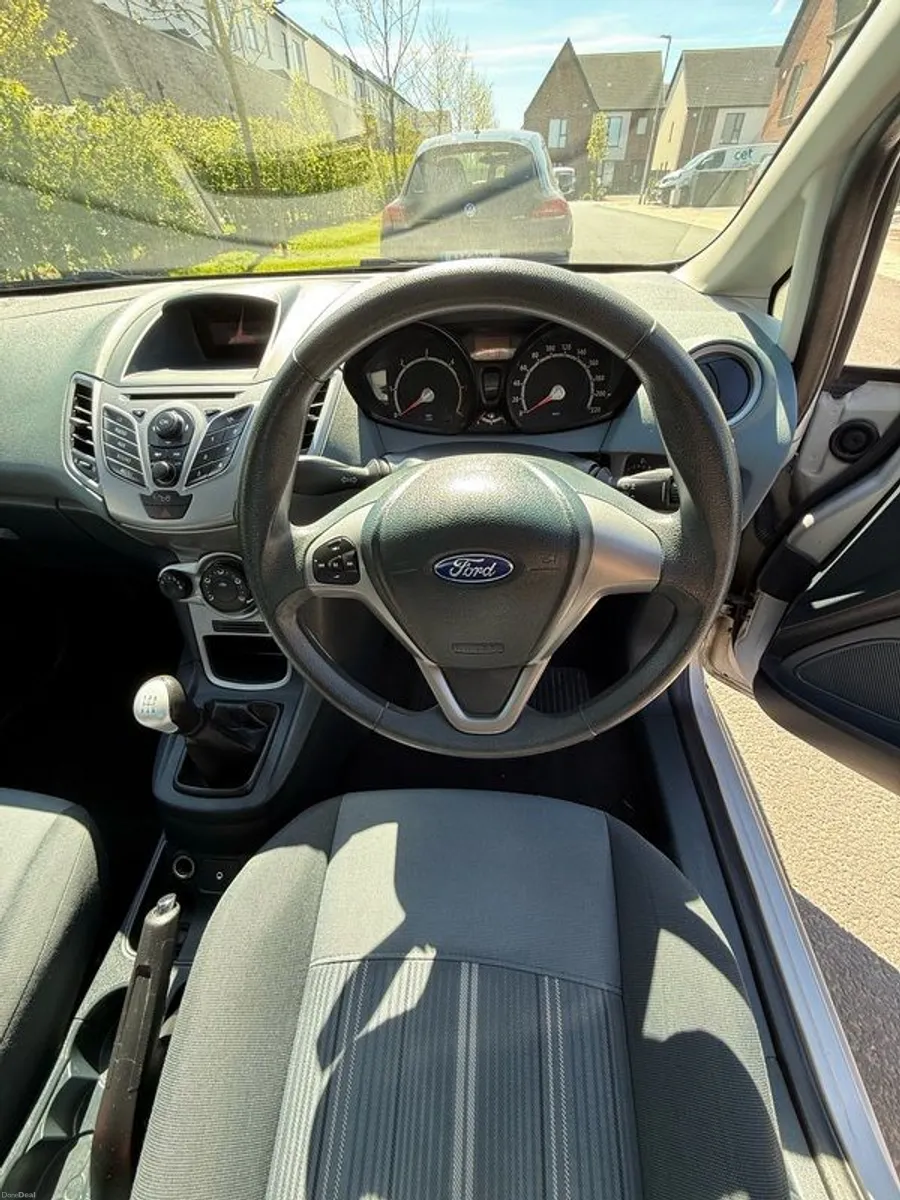 2010 Ford Fiesta - Image 4