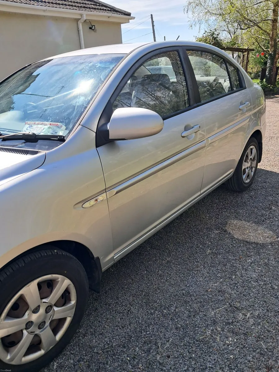 Hyundai Accent 2006 - Image 2
