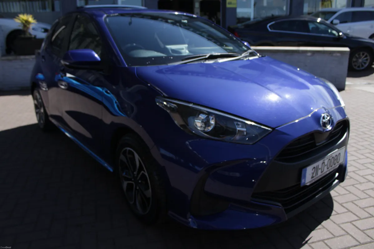 1.5 HYBRID AURA 5 DR HATCHBACK AUTOMATIC - Image 2