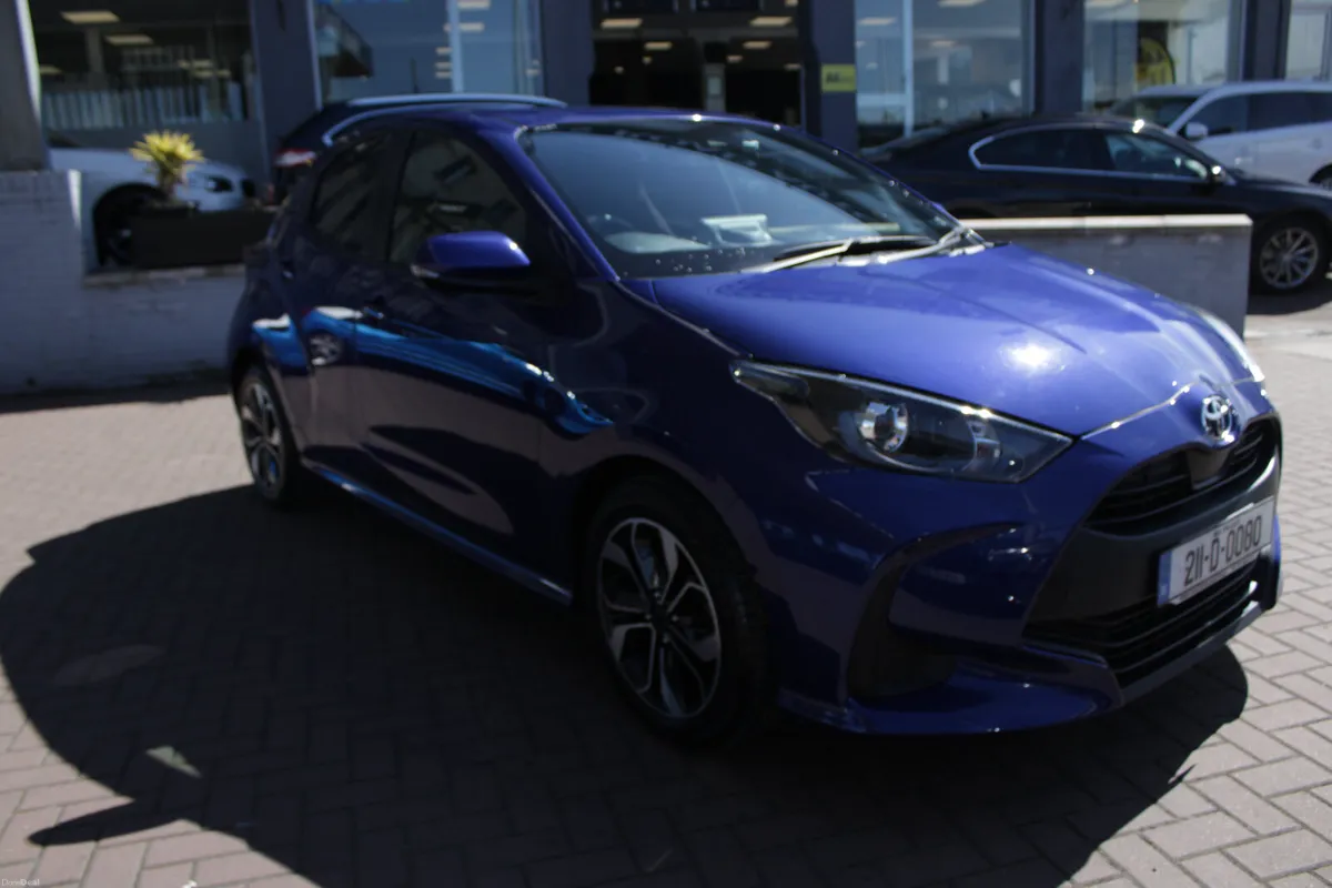 1.5 HYBRID AURA 5 DR HATCHBACK AUTOMATIC - Image 1