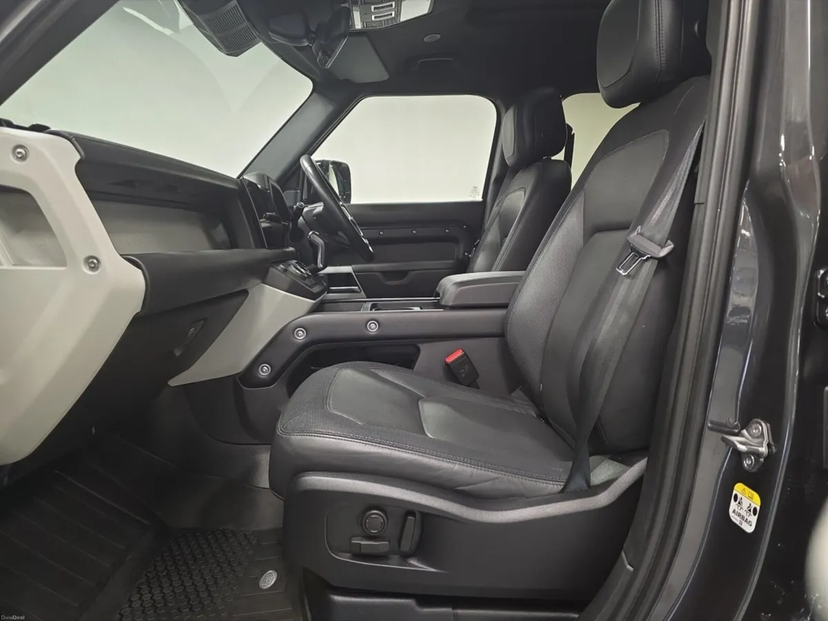 Land Rover Defender Diesel Estate X-Dynamic HSE - Image 3