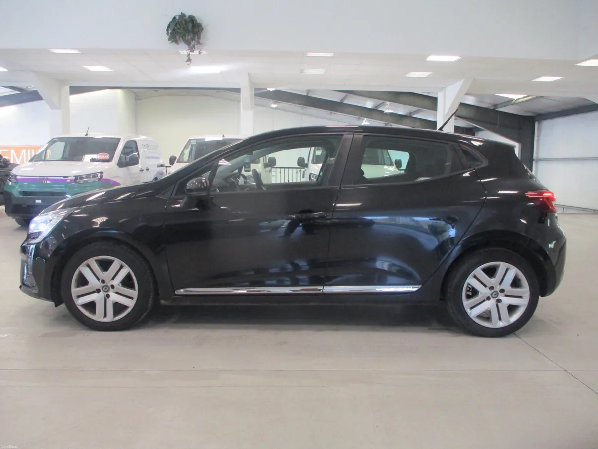 Renault Clio DYNAMIQUE 1.0 PETROL 5 DR 2020 - Image 1