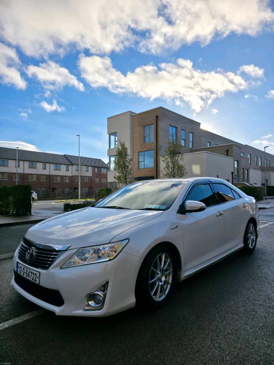 Toyota Camry 2.5 Petrol Hybrid - Image 2
