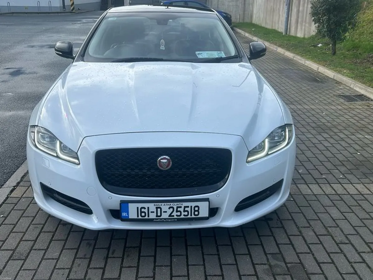 2016 Jaguar XJ 3.0l - Image 2