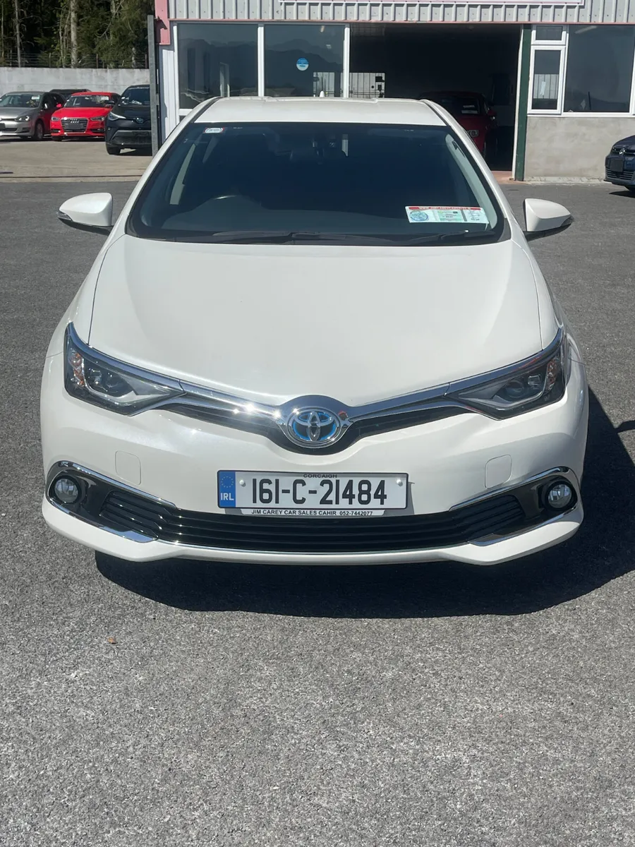 Toyota Auris 2016 - Image 2