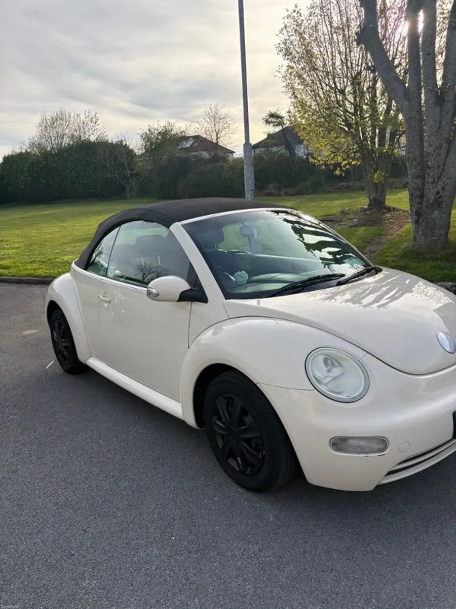 Convertible 2004 Volkswagen Beetle - Image 1