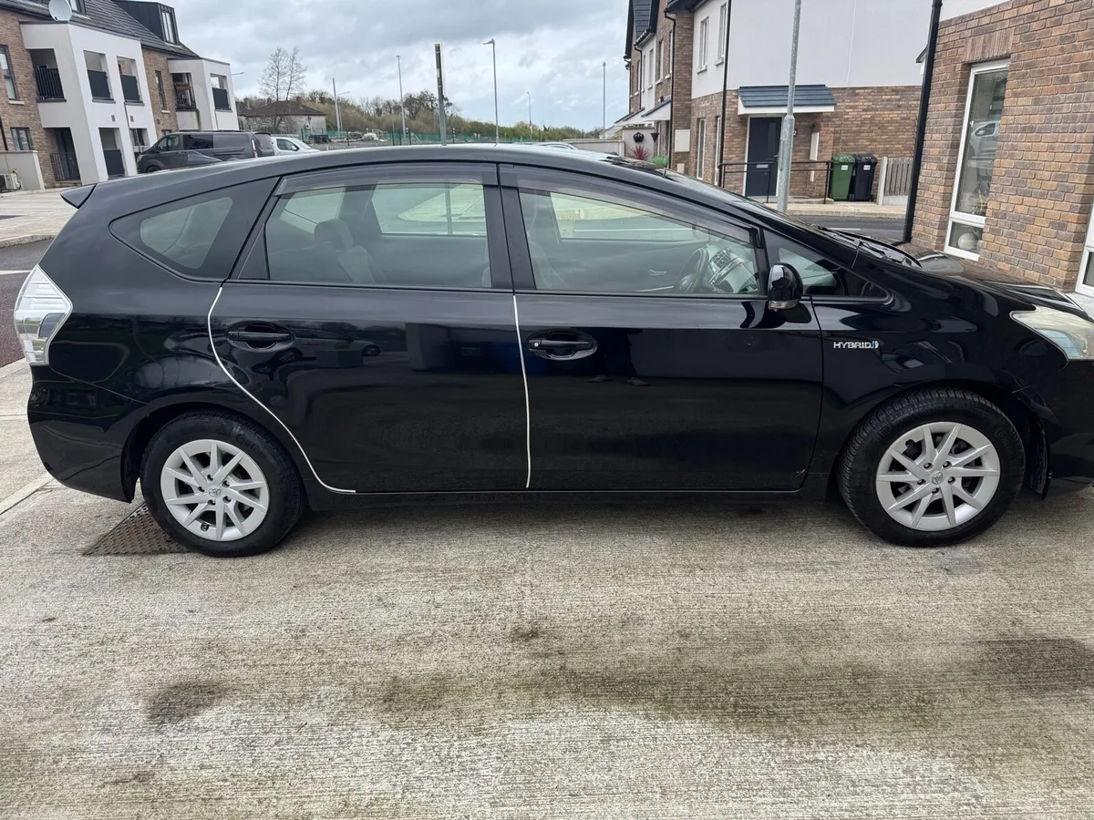 Toyota prius alpha 7 seater - Image 3