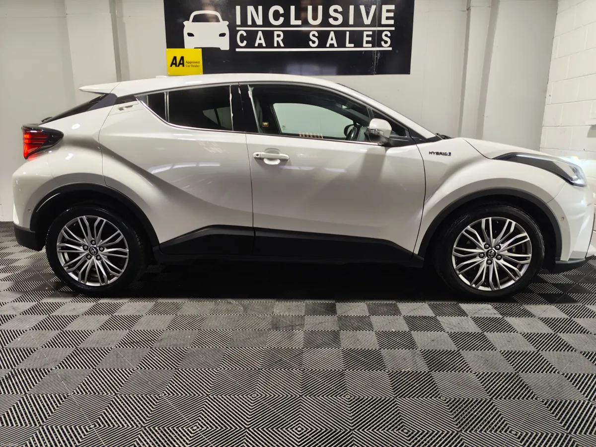 Toyota C-HR 2022 SOL SPEC AUTOMATIC 1.8 PETROL HYB - Image 4