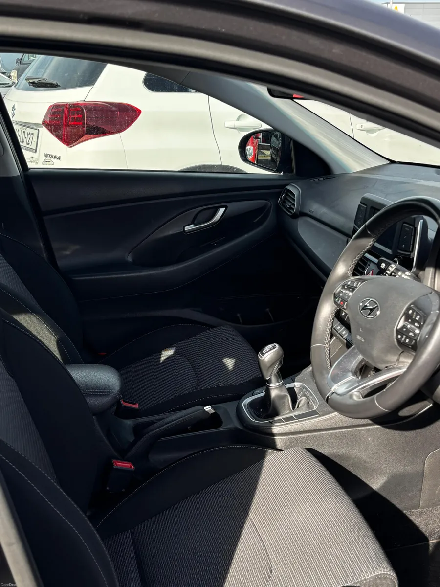 171 Hyundai i30  1.4 petrol - Image 4