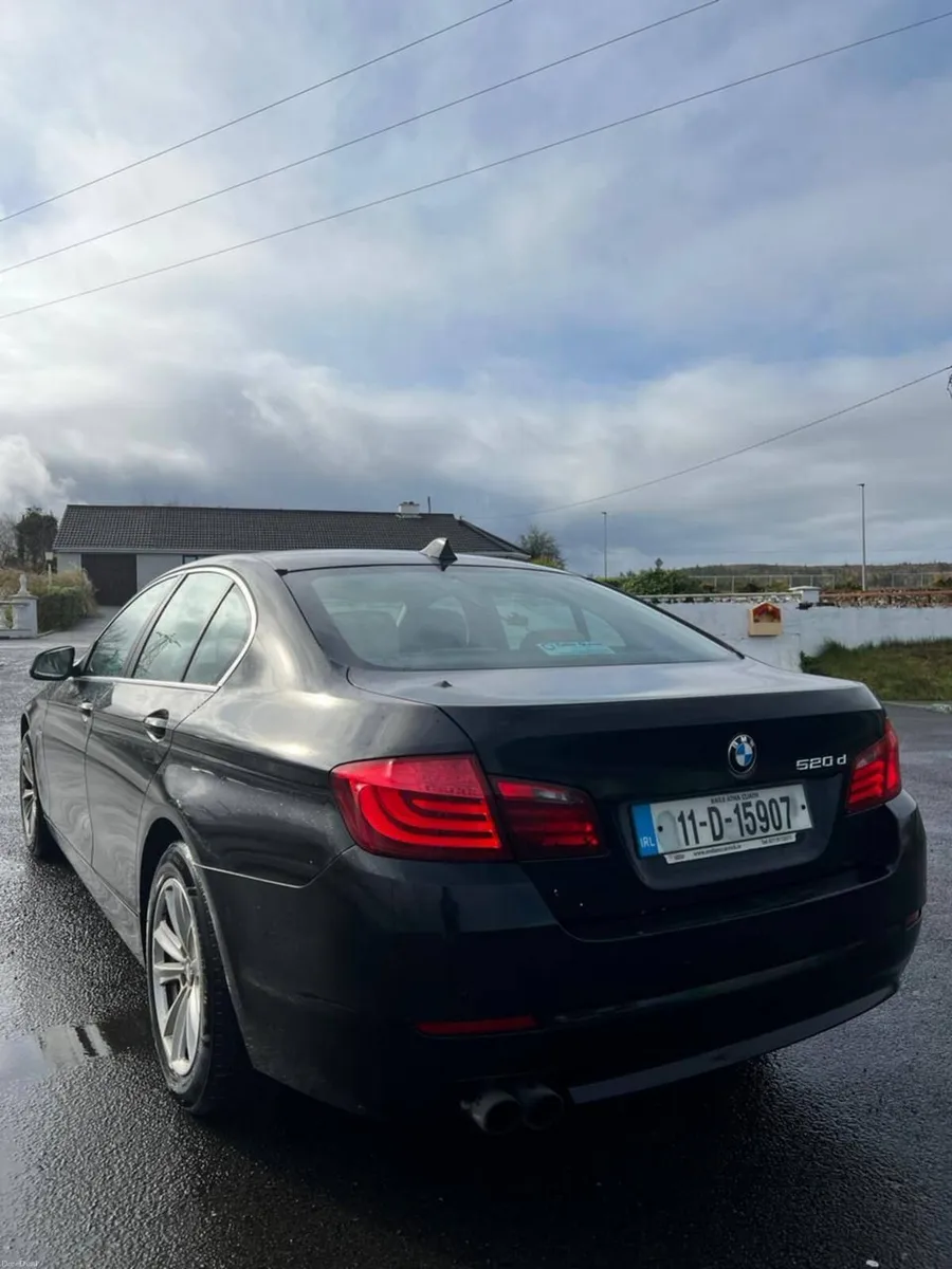 BMW 5-Series 2011 - Image 3