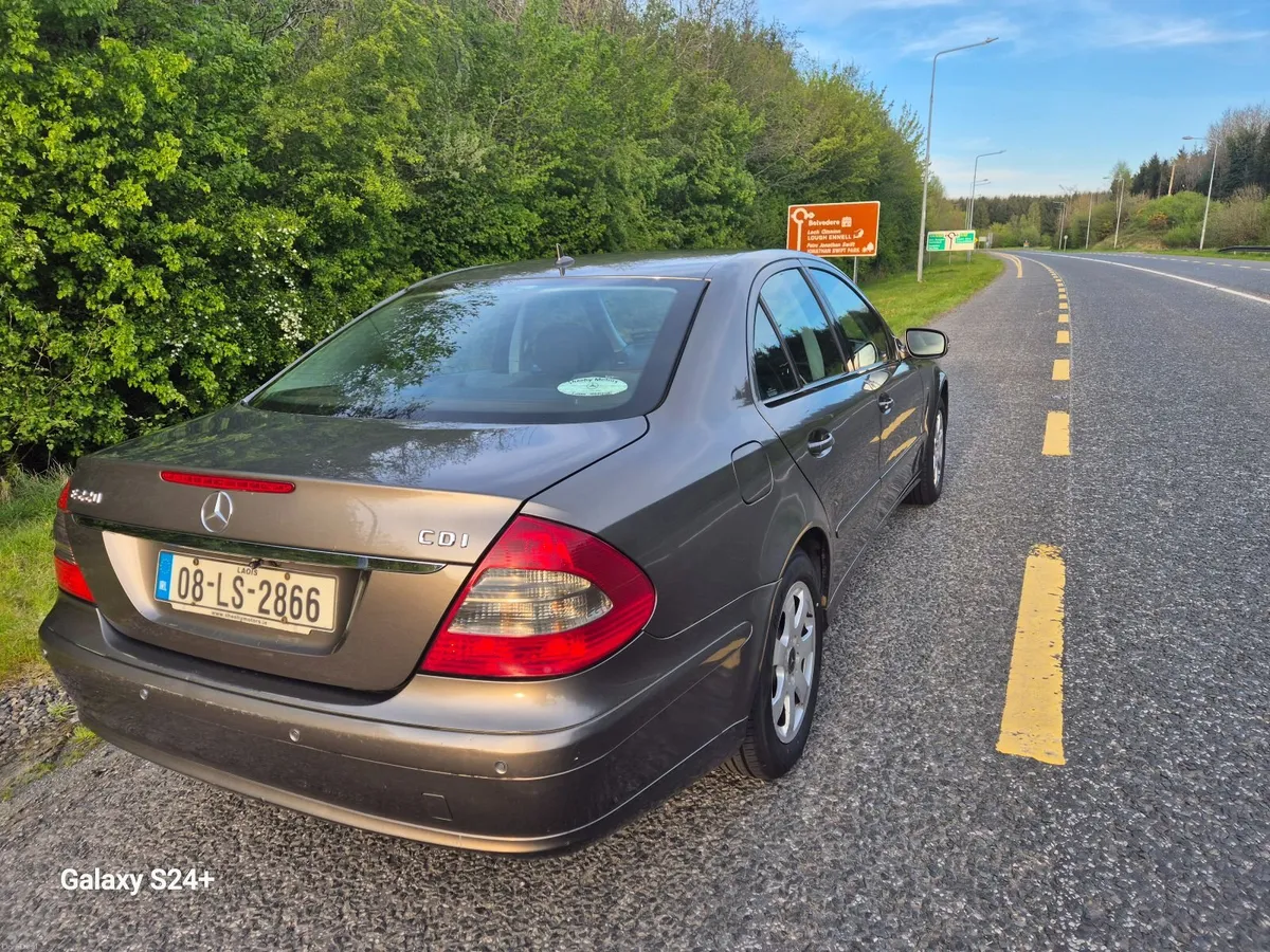 Mercedes-Benz E-Class 2008 - Image 3