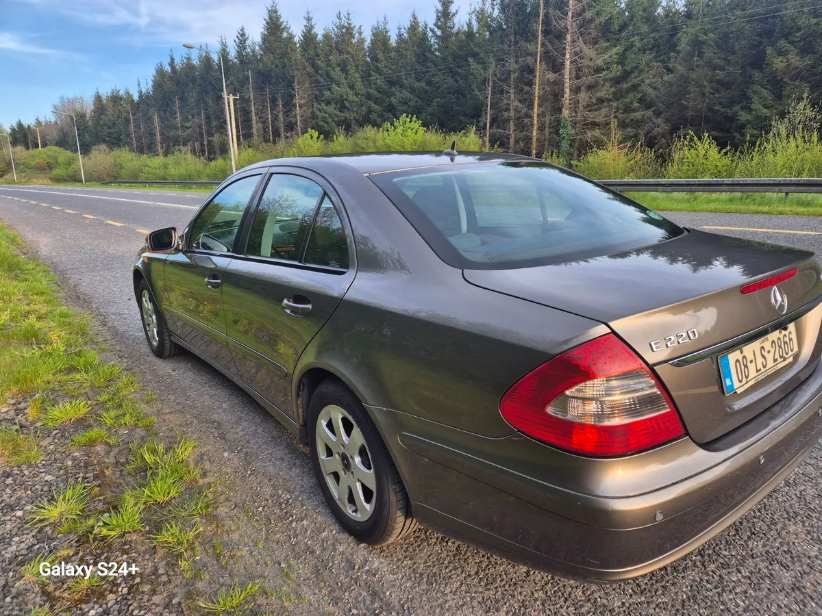 Mercedes-Benz E-Class 2008 - Image 4