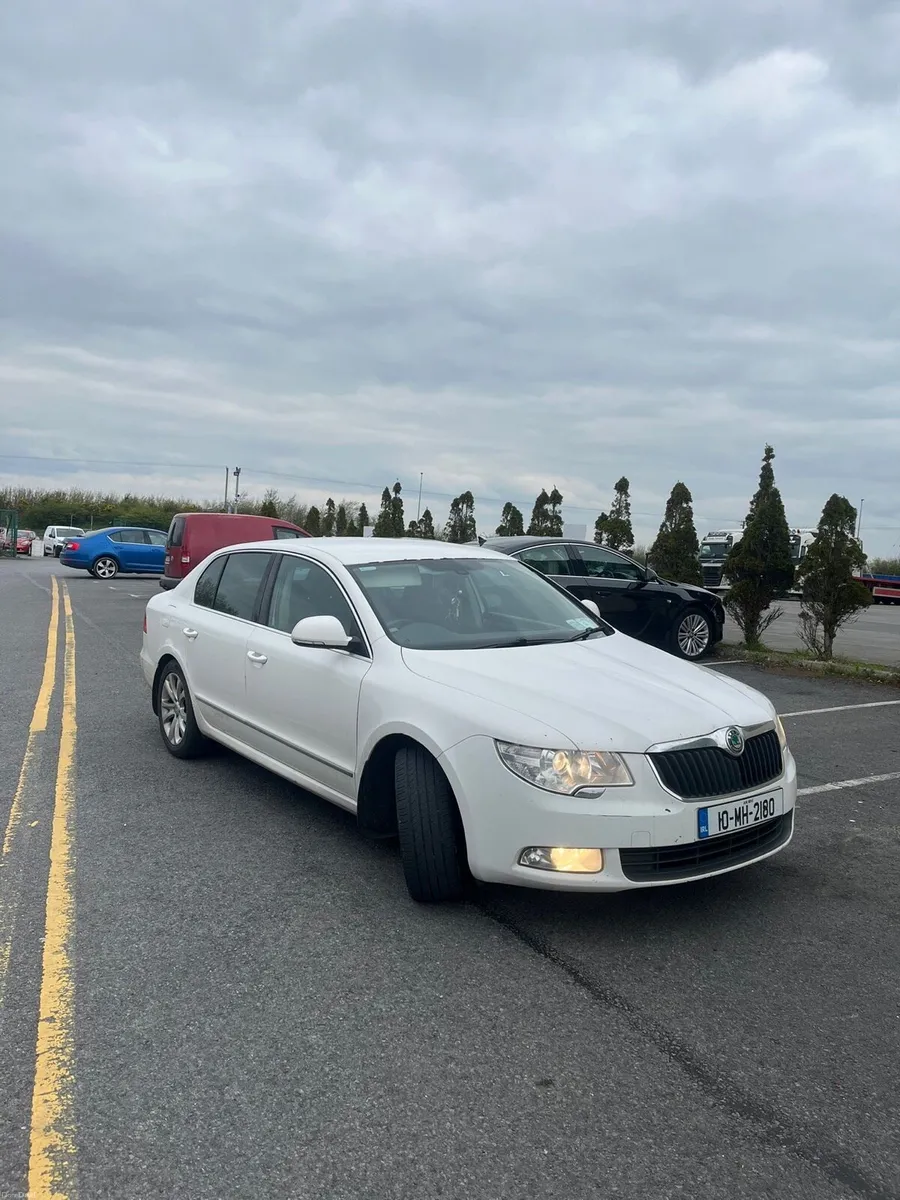 2010 Skoda Superb - Image 1